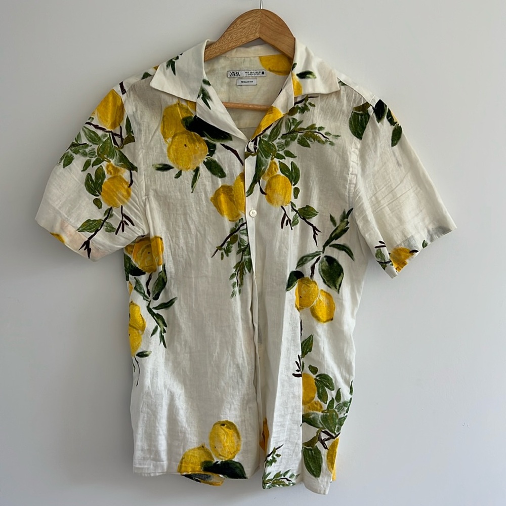 Zara Men’s Hawaiian Lemon Short Sleeve Button Down
